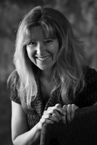 Rhonda Perry&squot;s Headshot