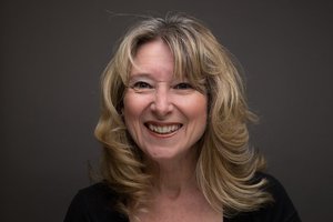 Rhonda Perry&squot;s Headshot
