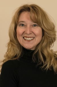 Rhonda Perry&squot;s Headshot