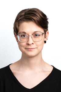 Headshot for Elena Hark